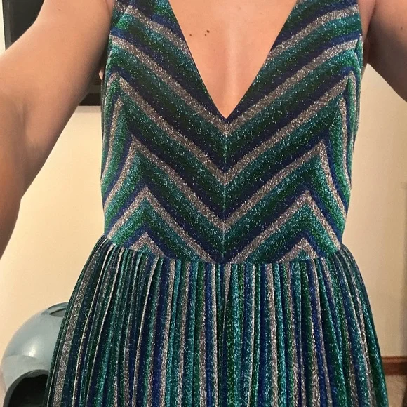 Elegant Green and Blue Chevron Dress - Picture 5 of 8